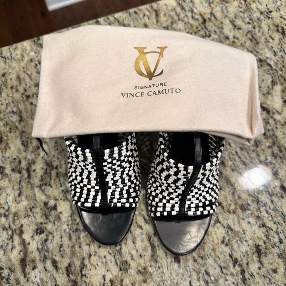 Brand New Signature Vince Camuto. - Picture 4 of 9